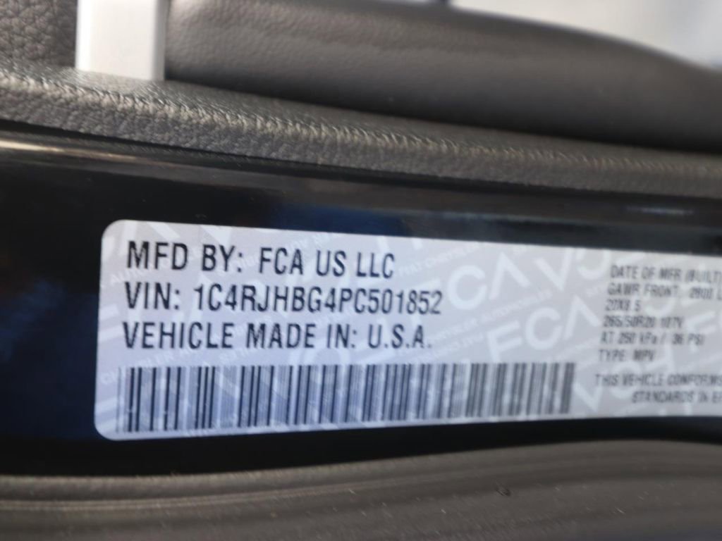 Used 2023 Jeep Grand Cherokee Limited w/ Black Appearance Package image 24