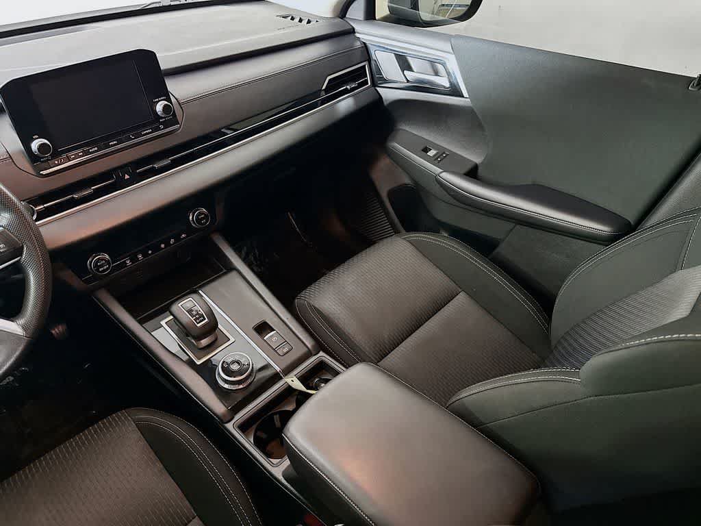 Used 2024 Mitsubishi Outlander ES FWD image 11
