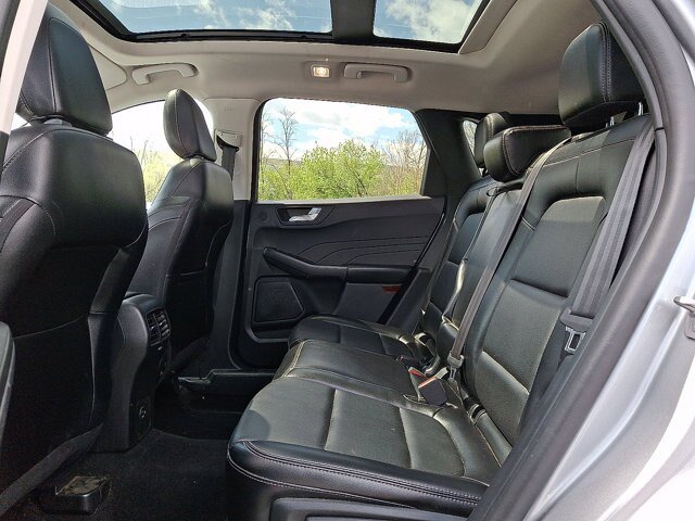Certified 2022 Ford Escape SEL w/ Technology Package AWD/4WD image 10
