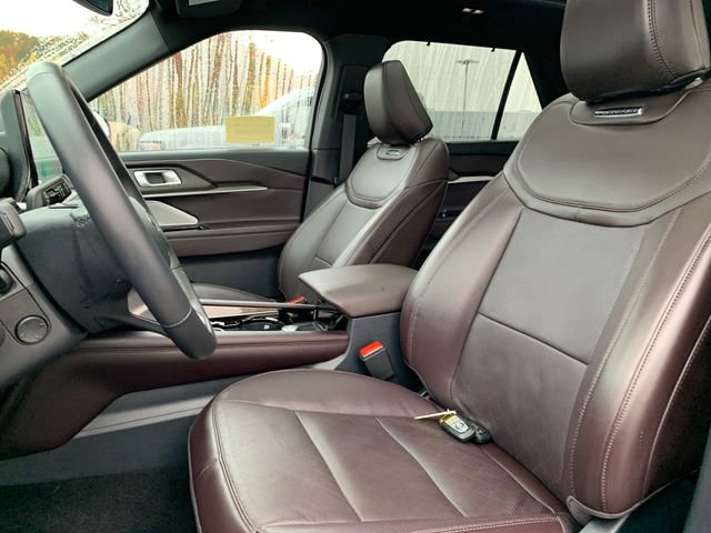 Certified 2025 Ford Explorer Platinum image 40
