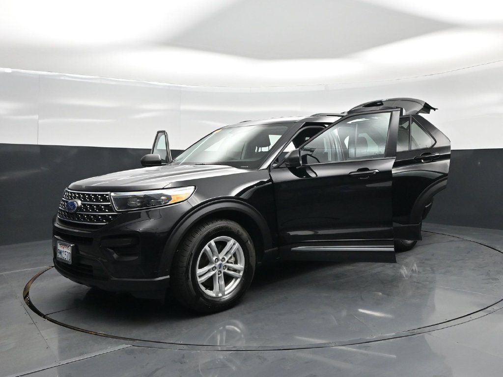 Certified 2024 Ford Explorer XLT RWD image 31