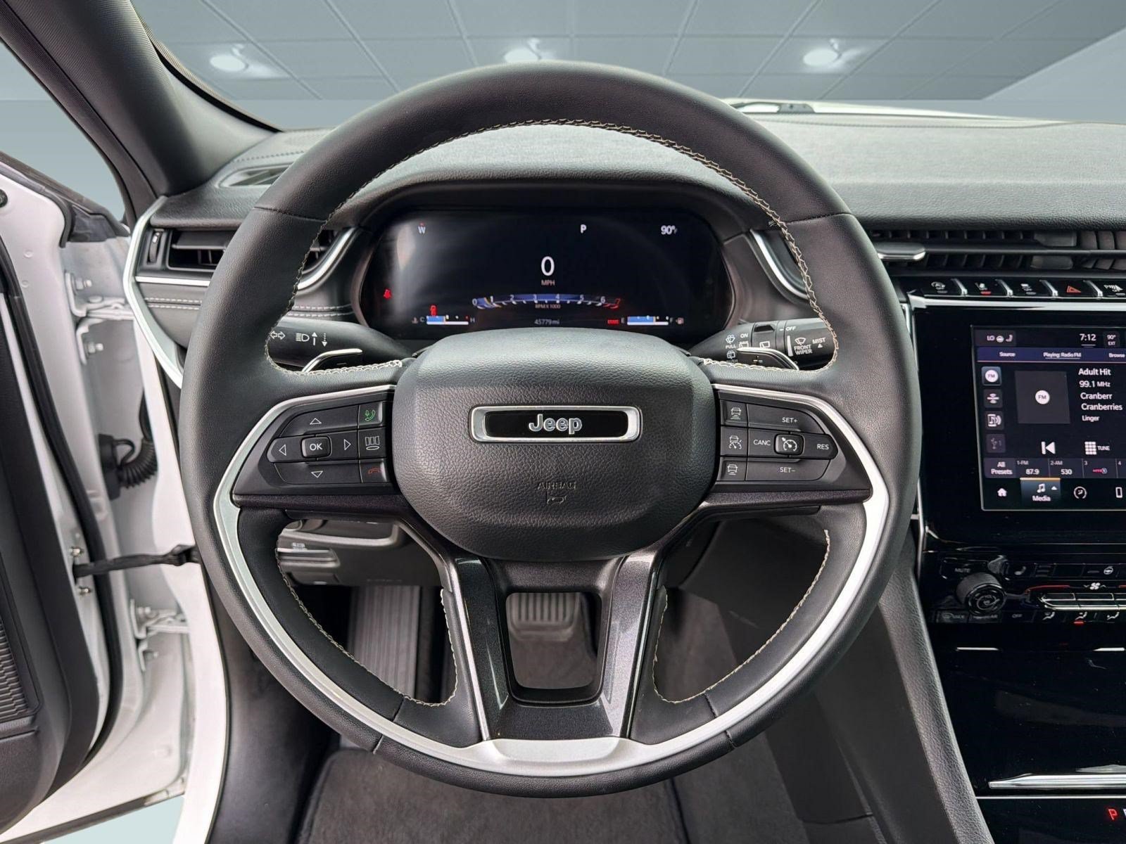Used 2023 Jeep Grand Cherokee Altitude RWD image 11