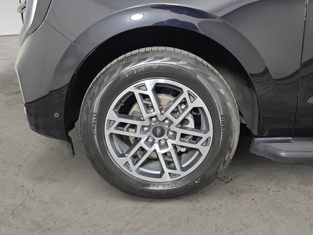 Certified 2025 Ford Expedition Active AWD/4WD image 9