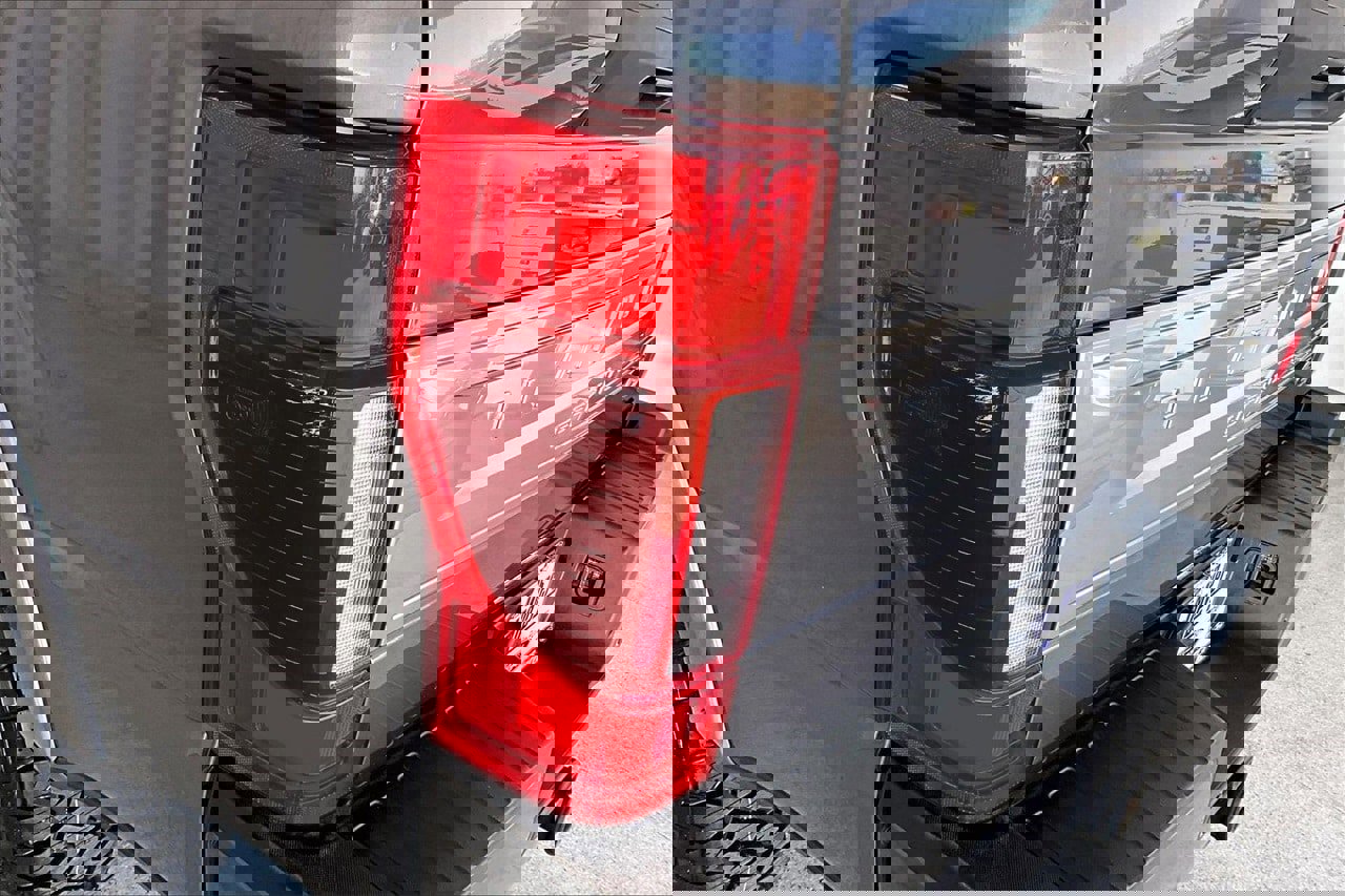 Certified 2021 Ford F250 Platinum w/ Tremor Off-Road Package image 30