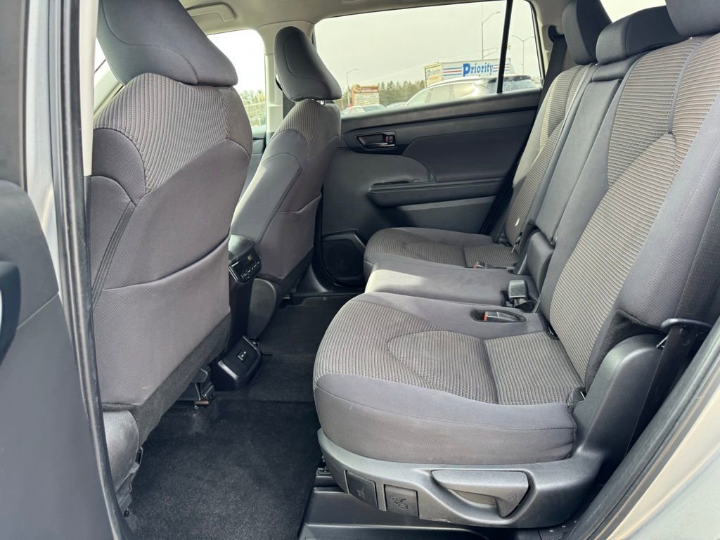 Used 2024 Toyota Highlander LE image 23