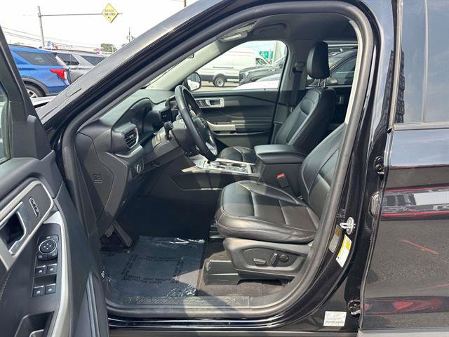 Certified 2023 Ford Explorer XLT w/ Equipment Group 202A AWD/4WD image 13