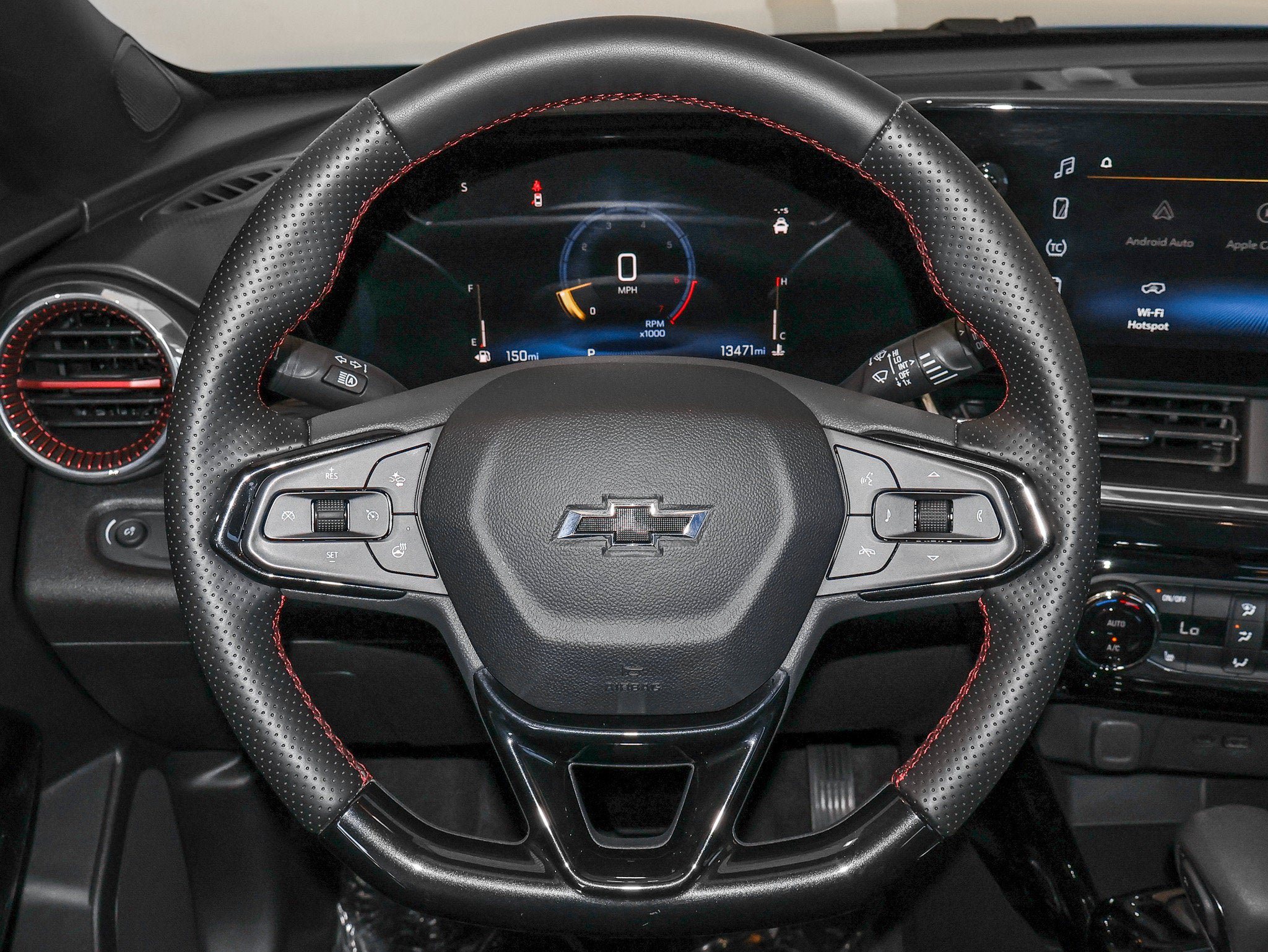 Used 2025 Chevrolet Trax RS FWD image 26