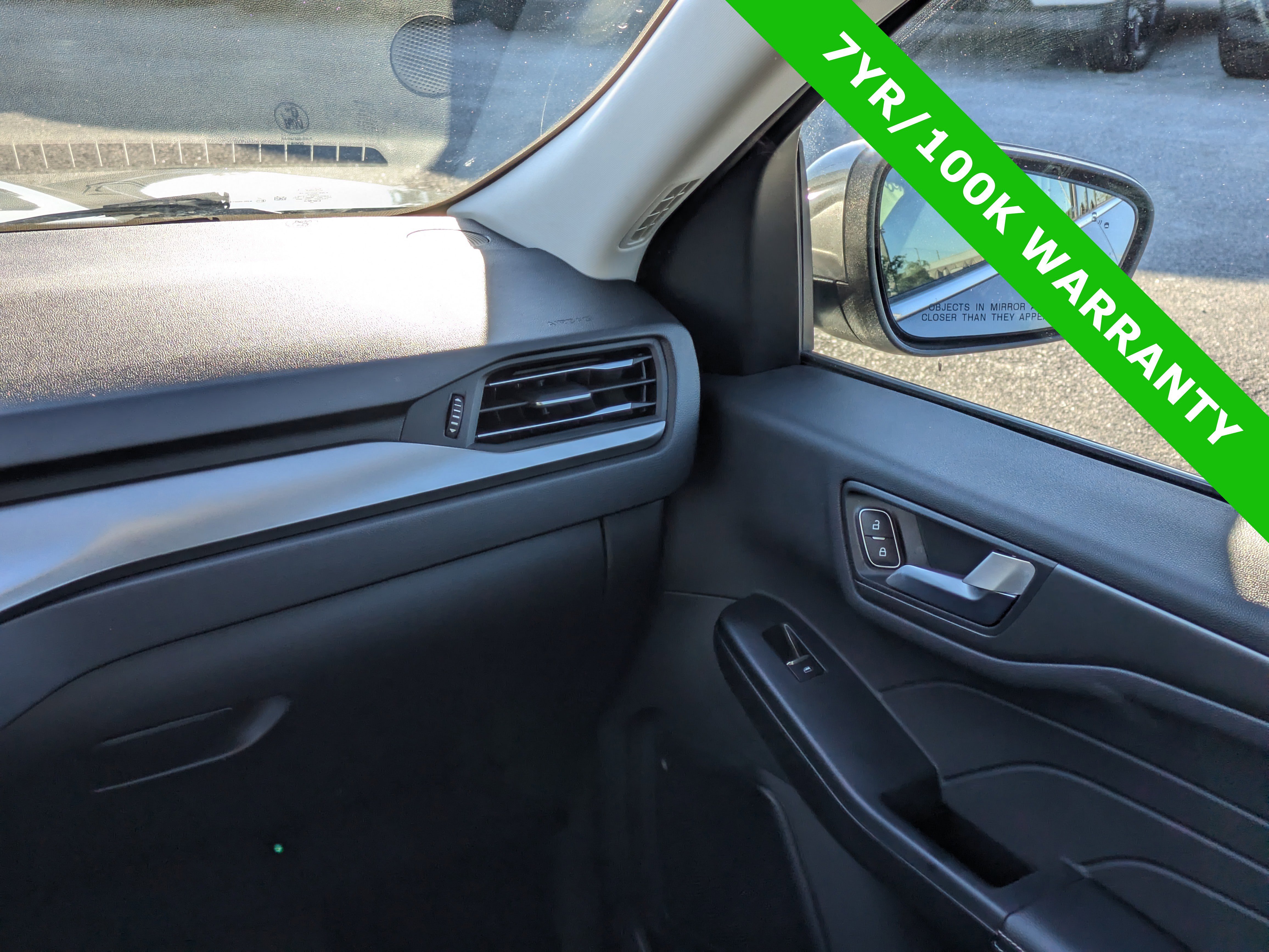 Certified 2025 Ford Escape SE FWD image 18