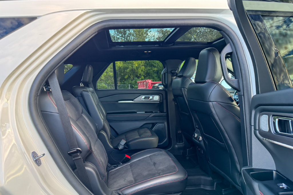 Certified 2025 Ford Explorer ST AWD/4WD image 19
