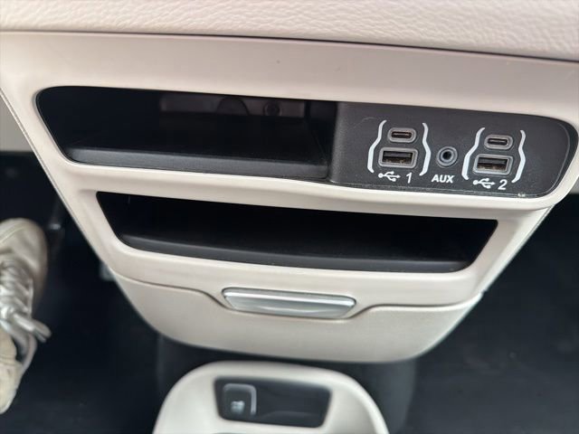 Used 2024 Chrysler Pacifica Touring-L image 30