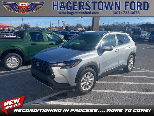 Used 2023 Toyota Corolla Cross LE image 1