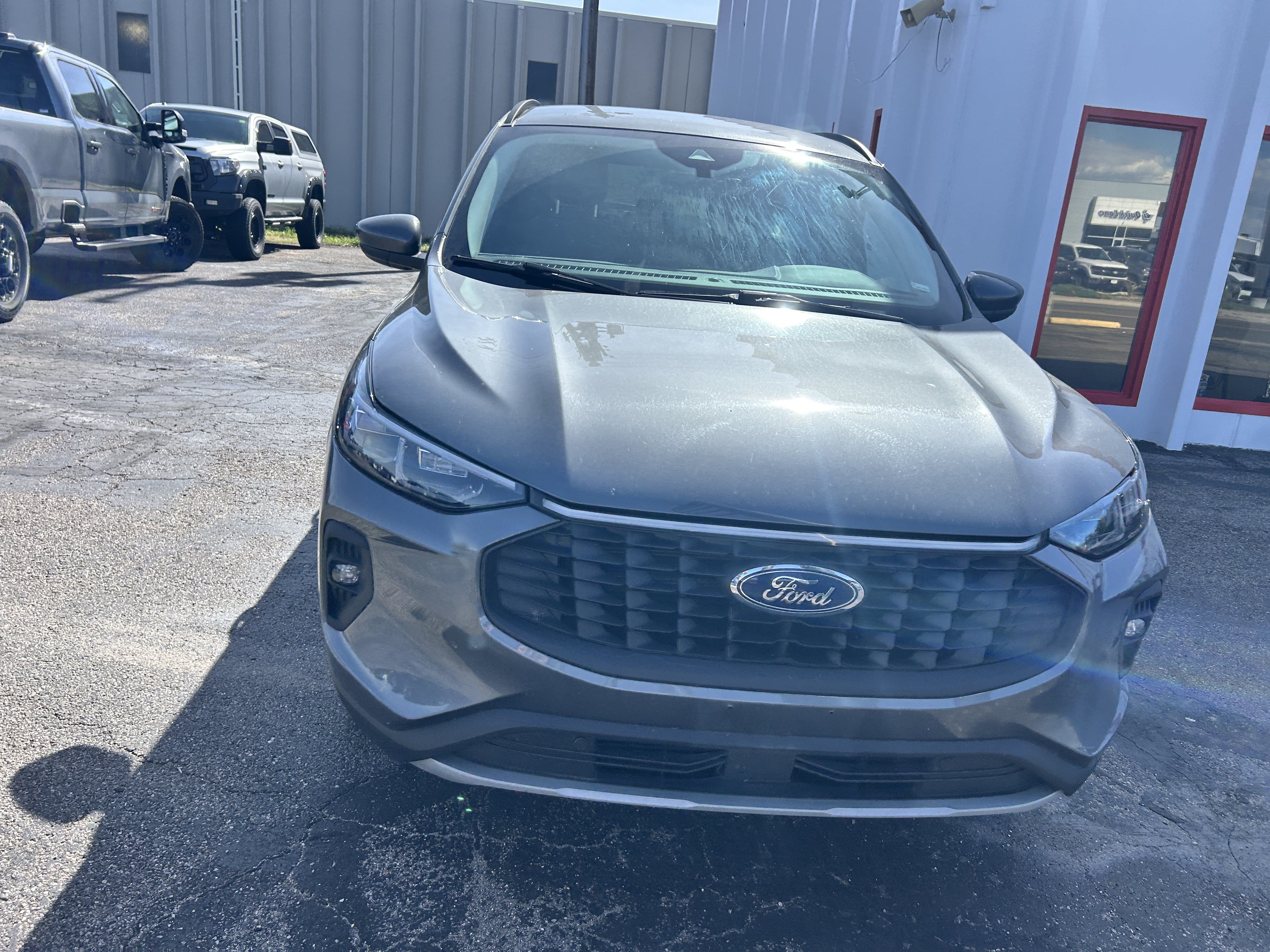 Certified 2025 Ford Escape Platinum AWD/4WD image 9