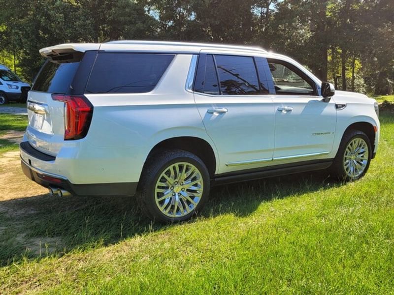 Used 2023 GMC Yukon Denali w/ Denali Reserve Package image 5