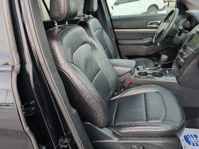 Certified 2018 Ford Explorer XLT w/ Equipment Group 202A image 28