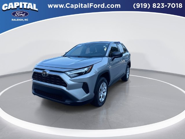 Used 2025 Toyota RAV4 LE AWD/4WD image 4