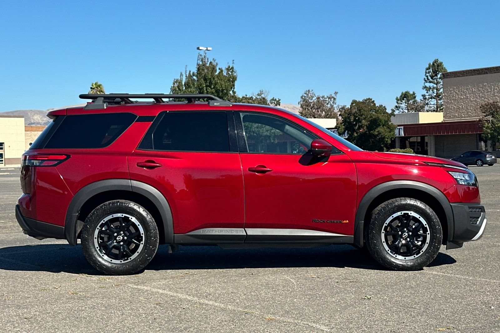 Used 2024 Nissan Pathfinder Rock Creek AWD/4WD image 2