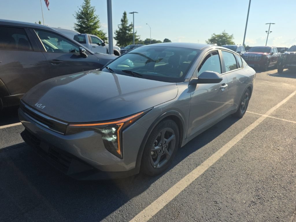 Used 2025 Kia K4 FWD image 2