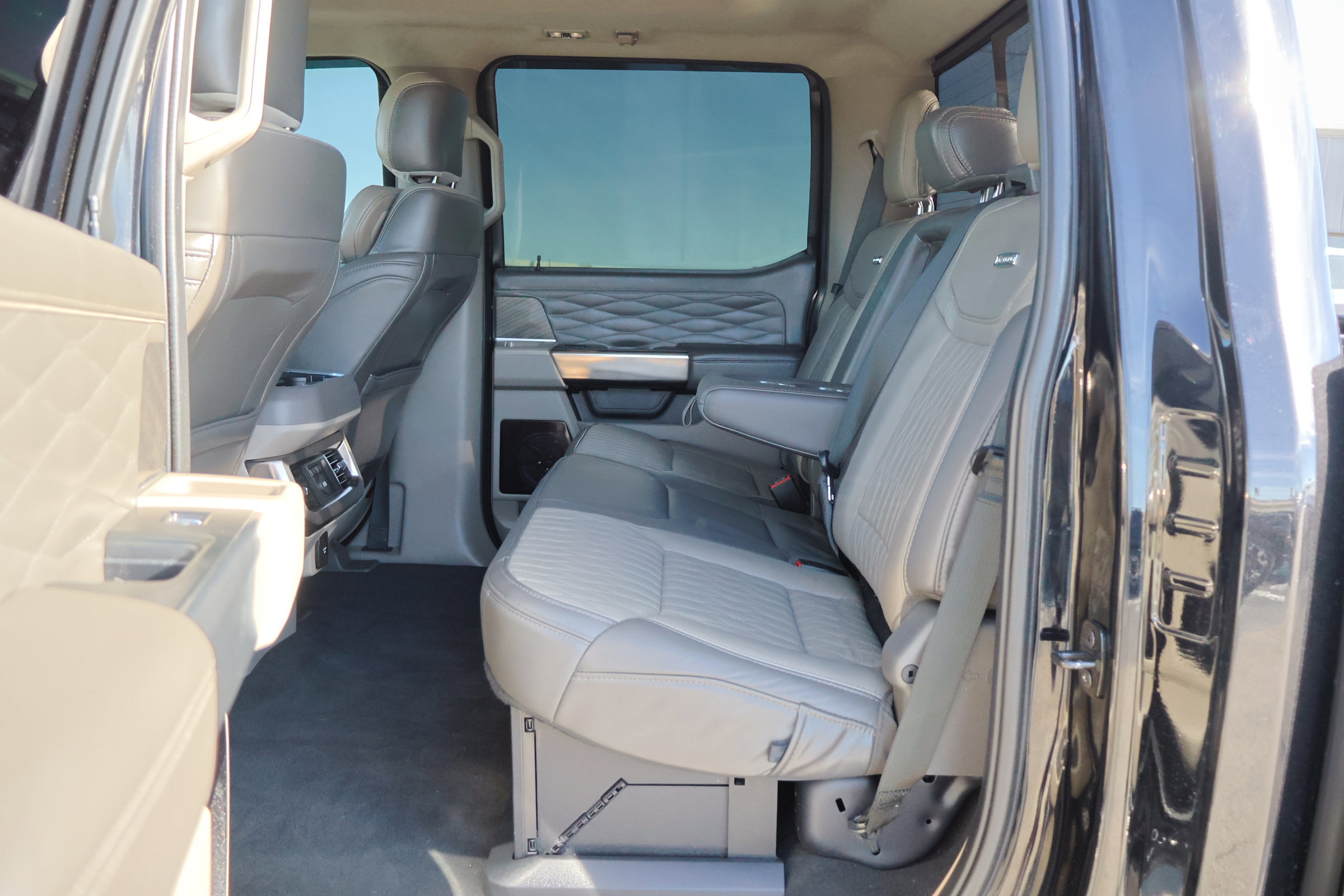 Certified 2025 Ford F350 Platinum w/ Platinum Plus Package image 32