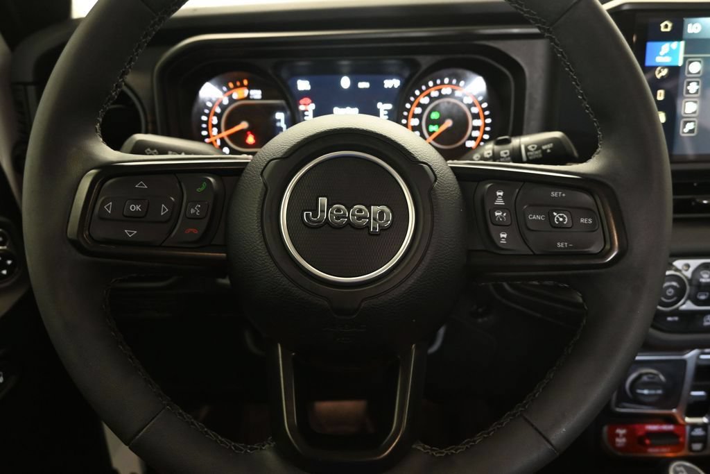 Used 2025 Jeep Wrangler Unlimited Rubicon w/ Convenience Group AWD/4WD image 27