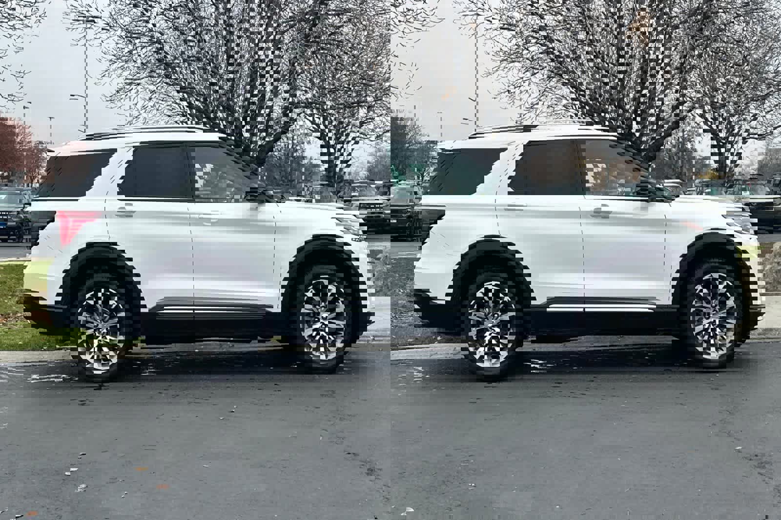 Certified 2025 Ford Explorer Platinum w/ Ultimate Package image 6