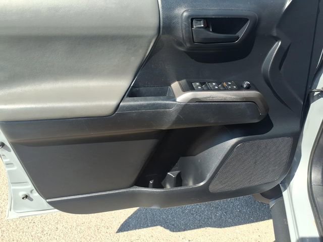 Used 2021 Toyota Tacoma SR5 AWD/4WD image 11