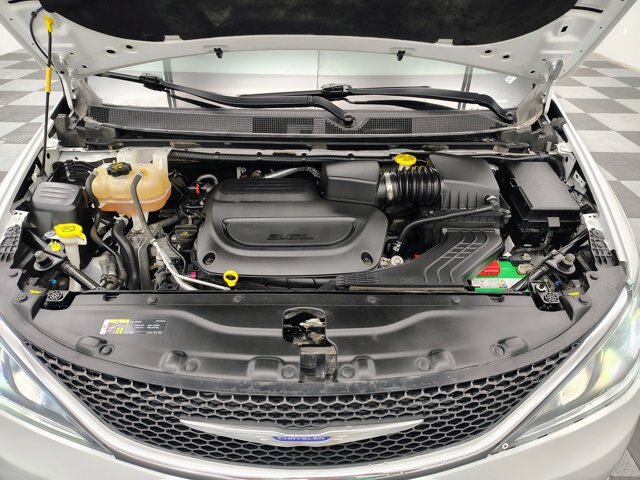 Used 2020 Chrysler Pacifica Limited FWD image 16