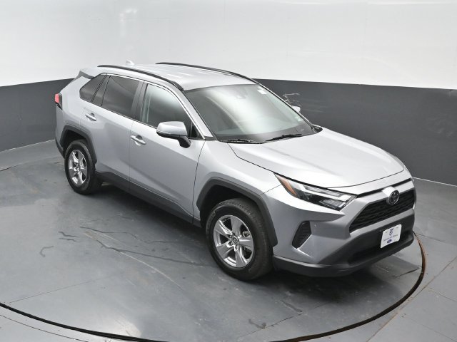 Used 2025 Toyota RAV4 XLE AWD/4WD image 19