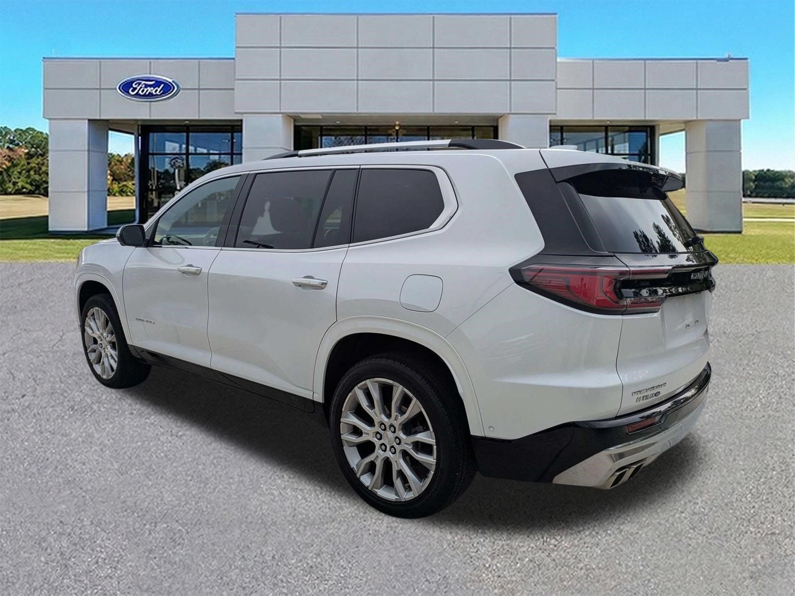 Used 2025 GMC Acadia Denali w/ Super Cruise Package FWD image 3