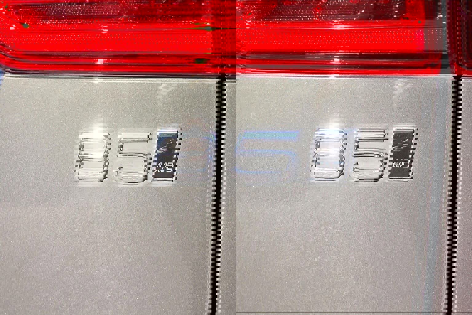 Used 2022 Volvo XC60 B5 Momentum w/ Protection Package Premier image 9