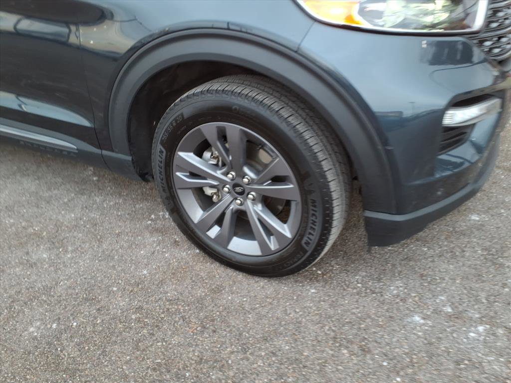 Certified 2022 Ford Explorer XLT w/ Equipment Group 202A image 5