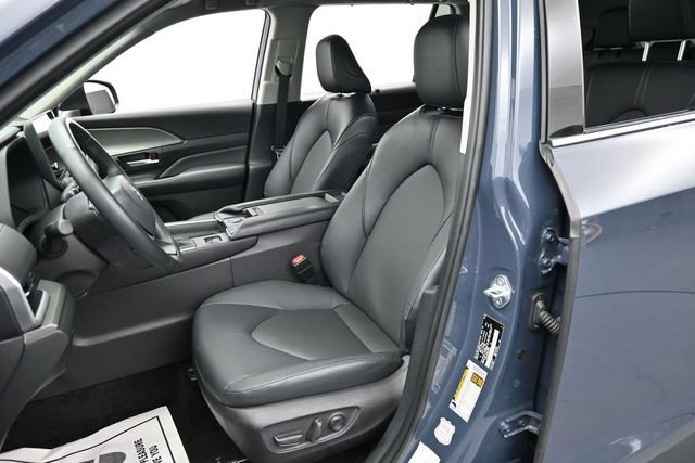 Used 2025 Toyota Grand Highlander AWD image 13