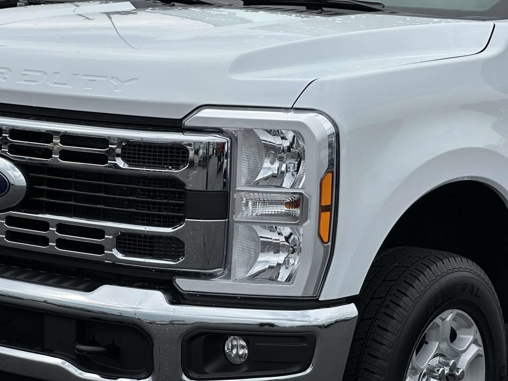 Certified 2025 Ford F250 4x4 Crew Cab Super Duty image 7