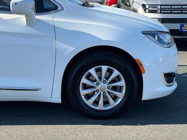 Used 2018 Chrysler Pacifica Touring-L FWD image 22