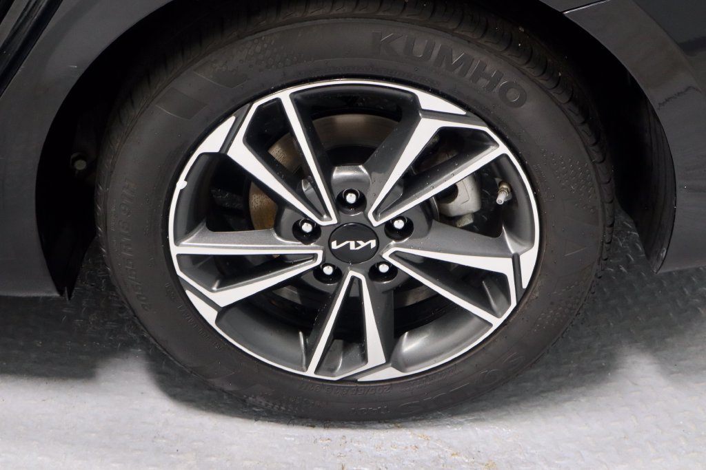 Used 2024 Kia Forte LXS w/ LXS Technology Package FWD image 18