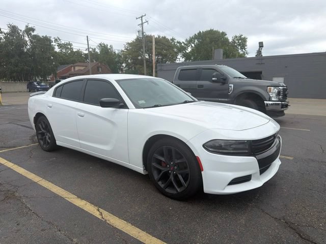 Used 2020 Dodge Charger SXT w/ Blacktop Package RWD image 2