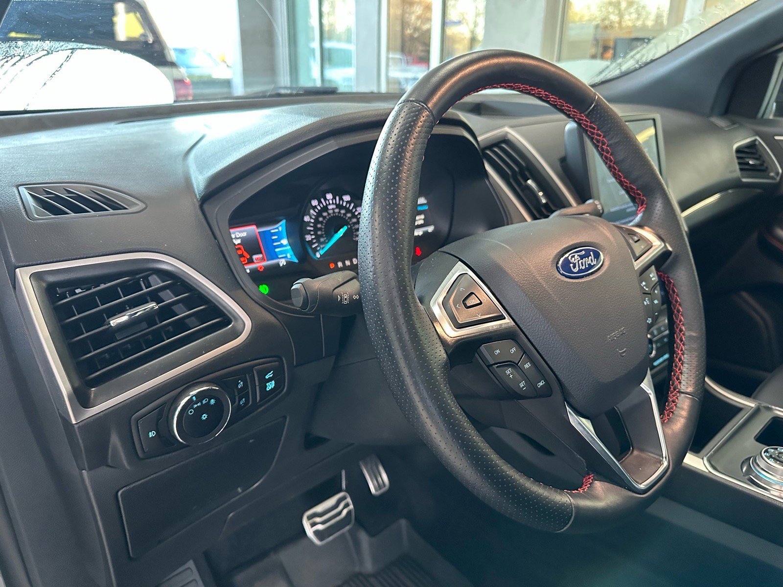 Certified 2024 Ford Edge ST-Line w/ Class II Trailer Tow Package image 17