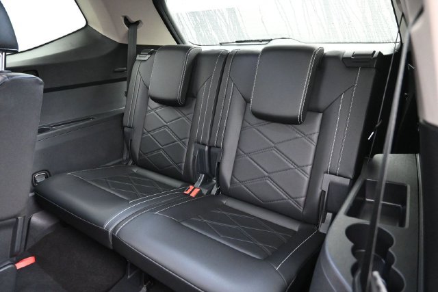 Used 2025 Volkswagen Atlas SE FWD image 28