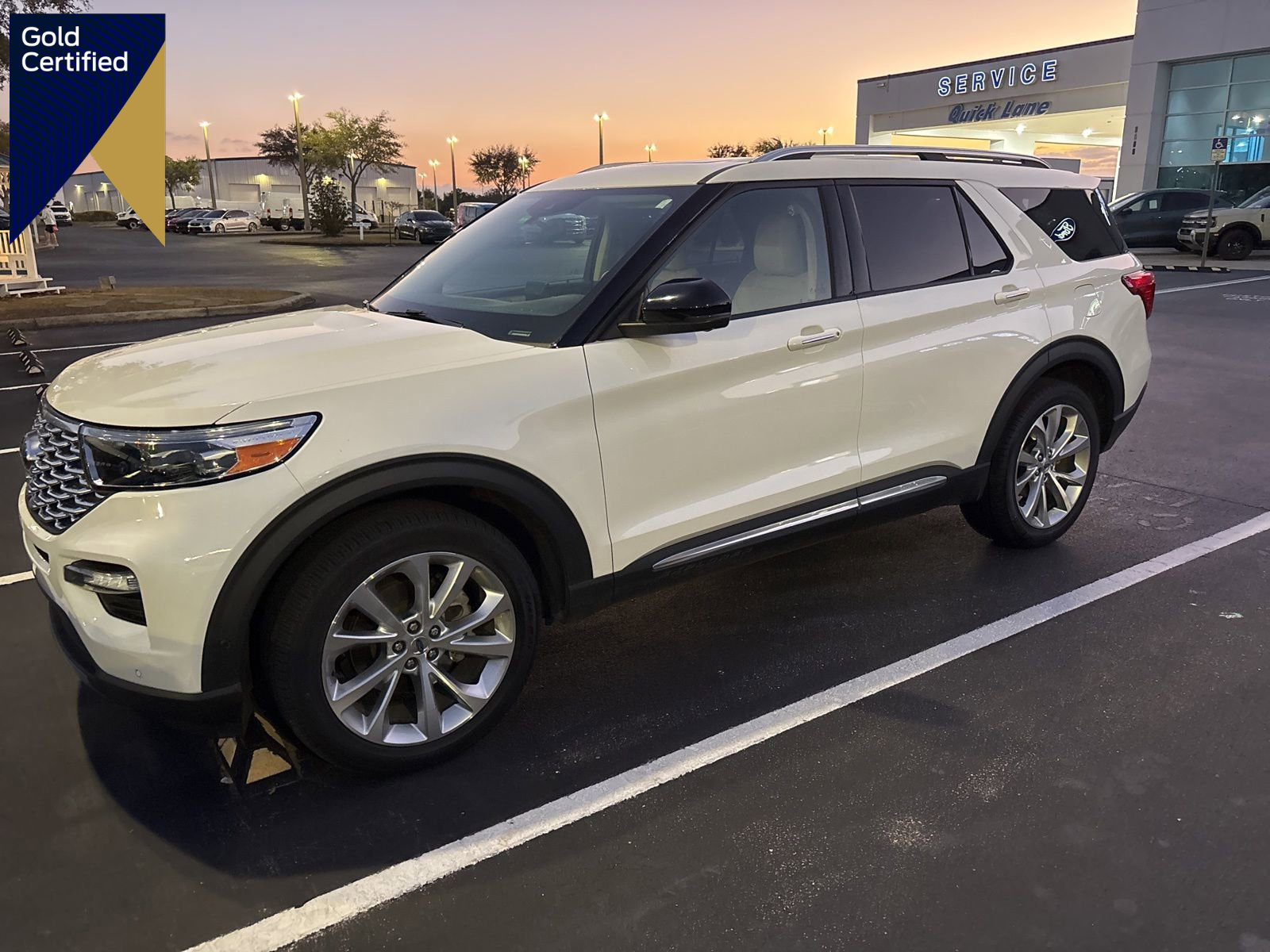 Certified 2022 Ford Explorer Platinum w/ Equipment Group 601A image 1