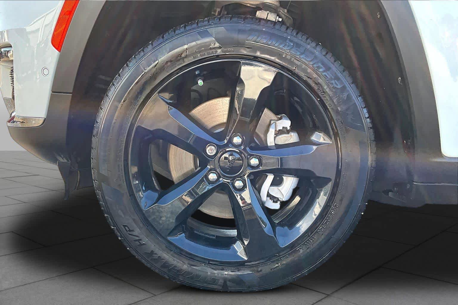Used 2023 Jeep Grand Cherokee L Limited w/ Luxury Tech Group II RWD image 13