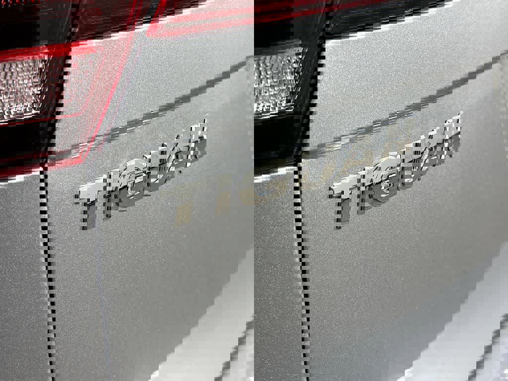 Used 2020 Volkswagen Tiguan S image 10