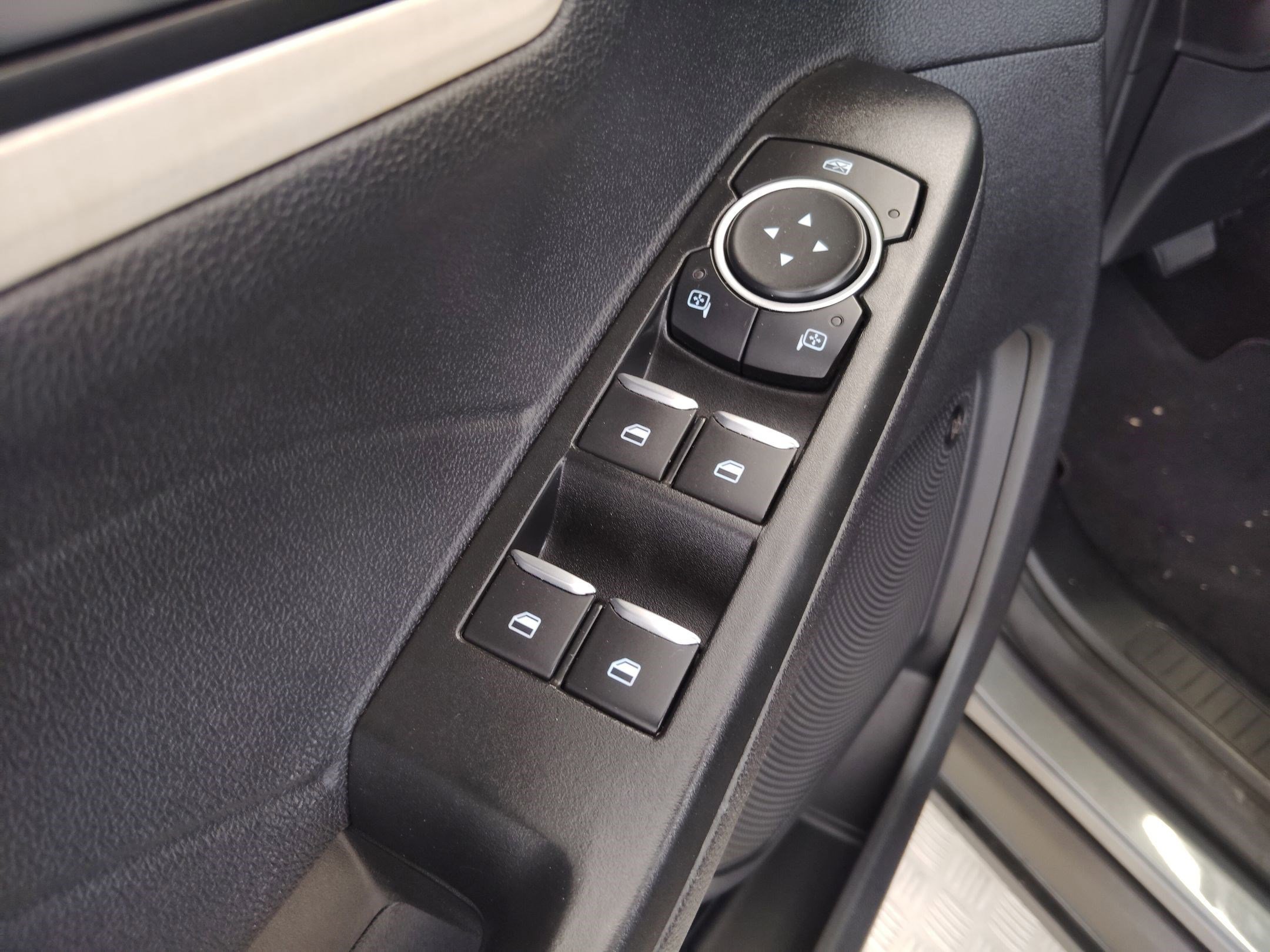 Certified 2022 Ford Escape Titanium w/ Titanium Elite Package image 19