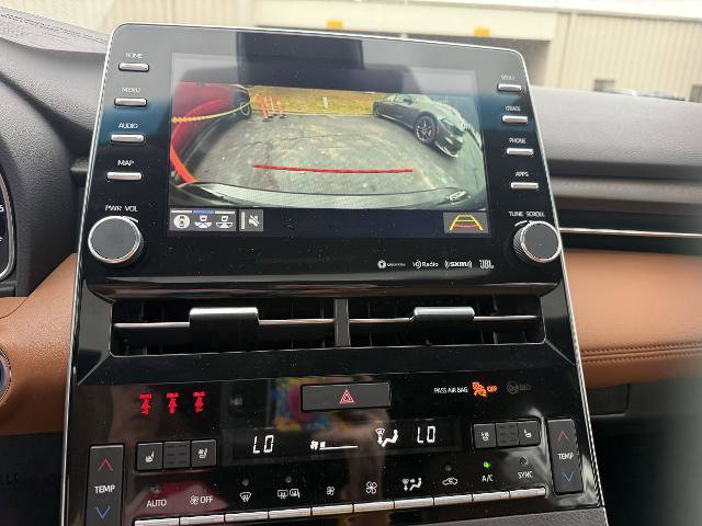 Used 2020 Toyota Avalon Limited image 16
