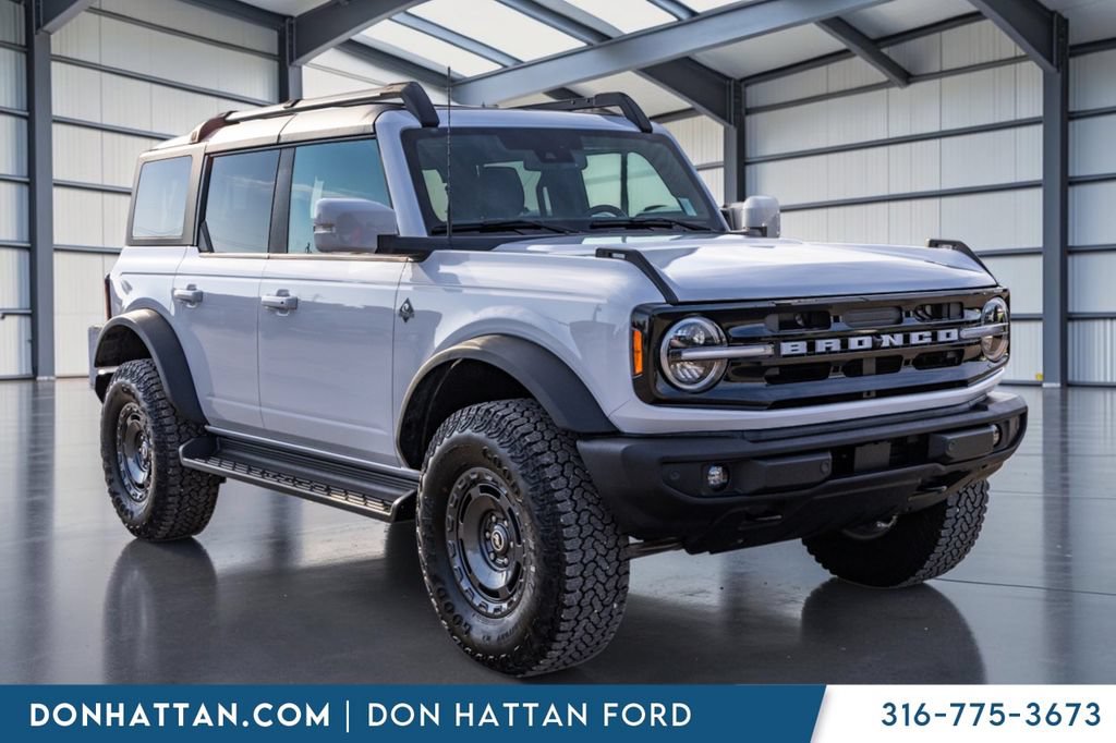 Certified 2025 Ford Bronco Outer Banks w/ Sasquatch Package AWD/4WD image 28