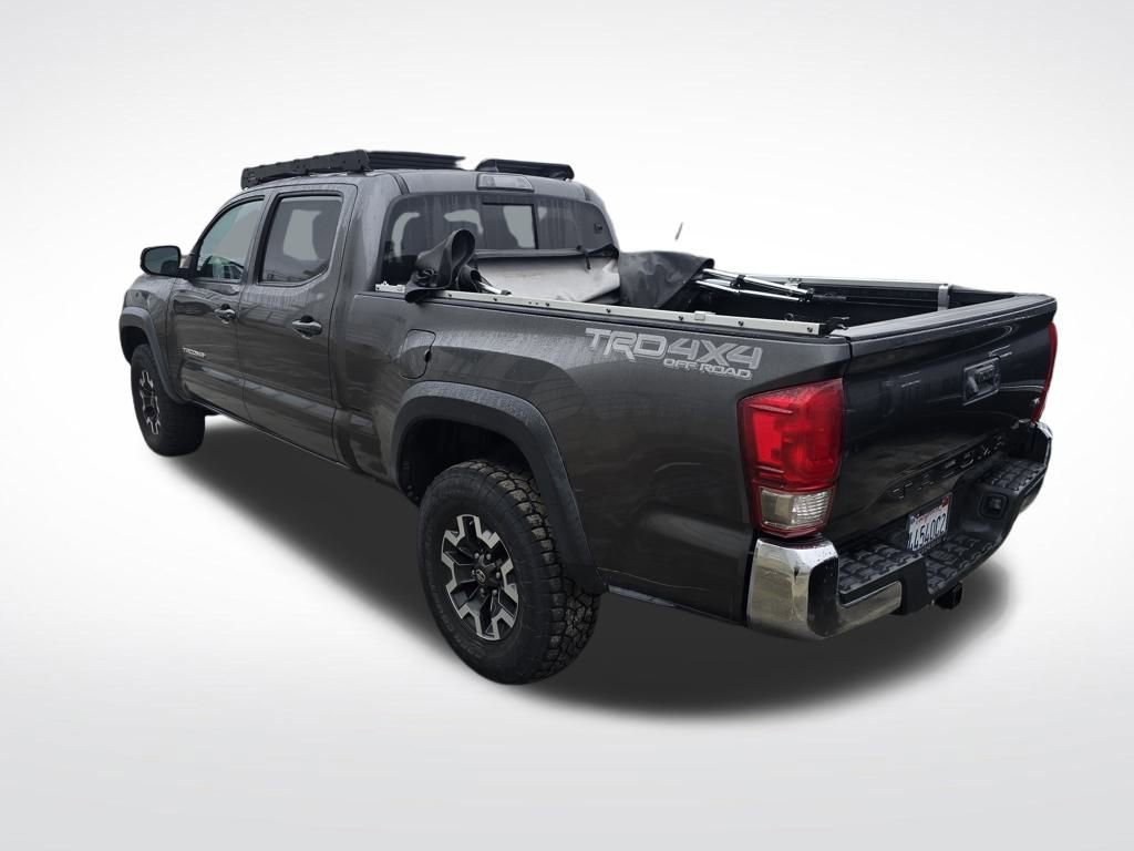 Used 2017 Toyota Tacoma TRD Off-Road image 3