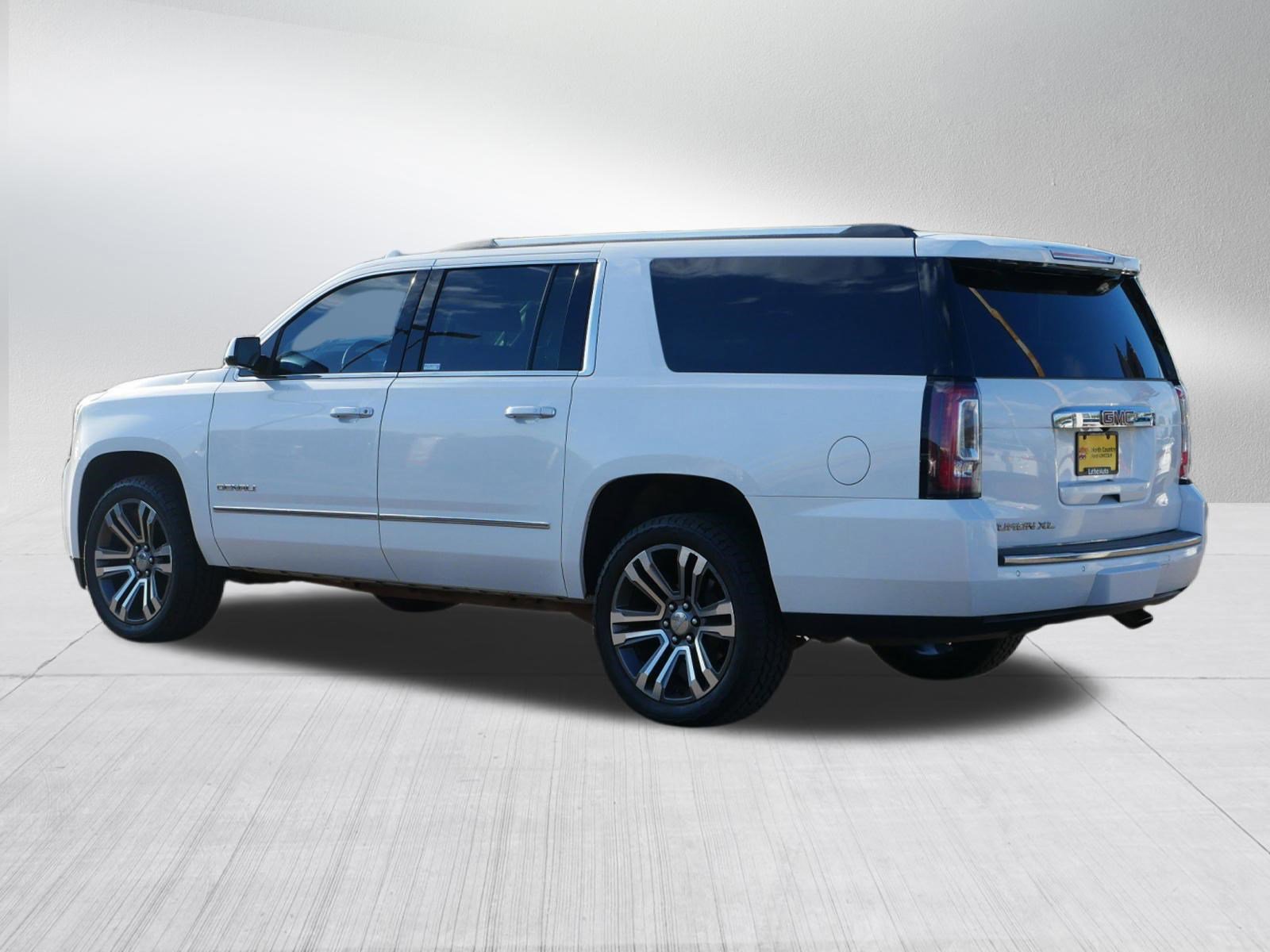 Used 2019 GMC Yukon XL Denali w/ Denali Ultimate Package AWD/4WD image 5
