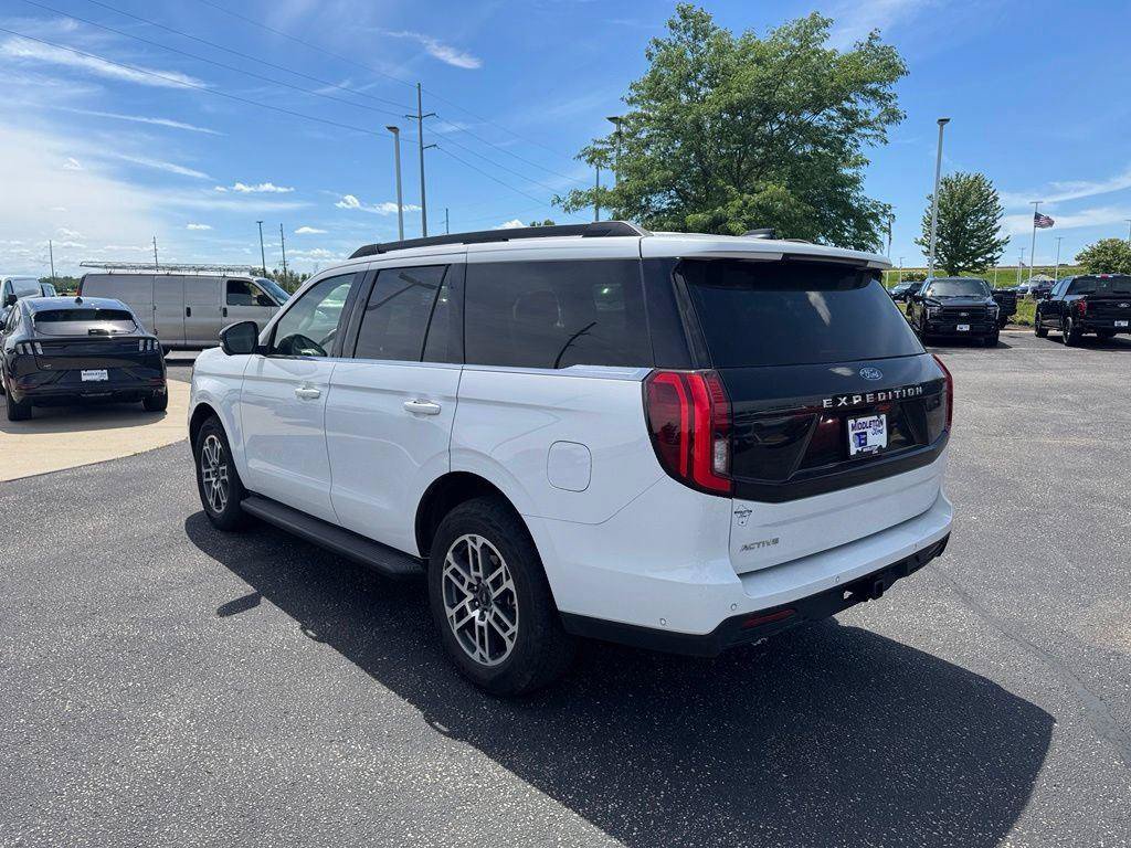Certified 2025 Ford Expedition Active AWD/4WD image 5