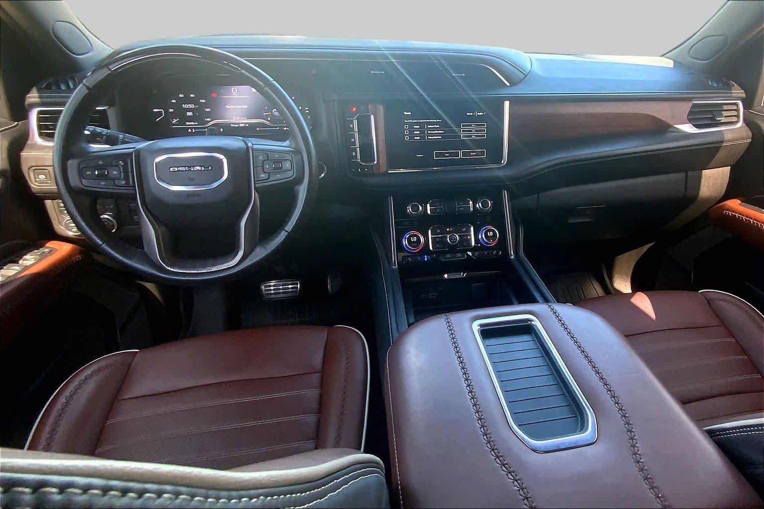 Used 2023 GMC Yukon Denali Ultimate w/ LPO, Floor Liner Package AWD/4WD image 16