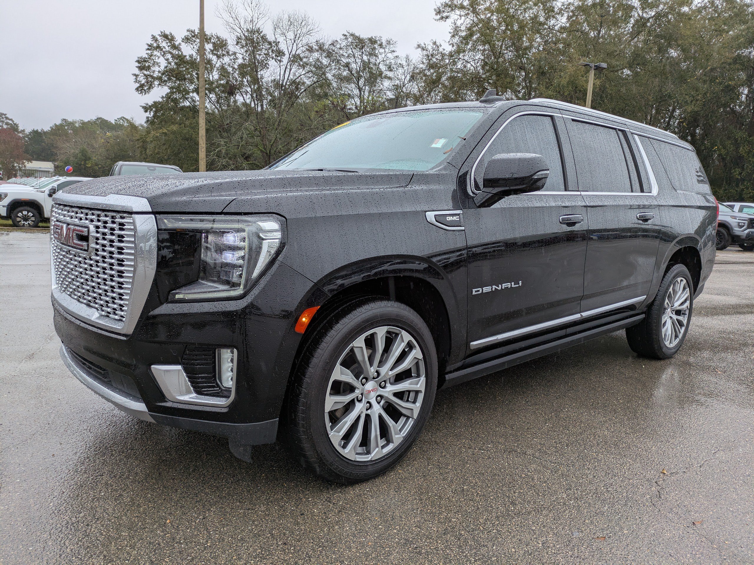 Used 2021 GMC Yukon XL Denali w/ Denali Premium Package RWD image 8
