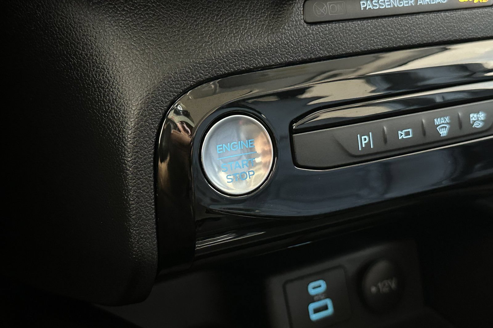 Certified 2023 Ford Escape SE w/ PHEV Premium Package FWD image 22