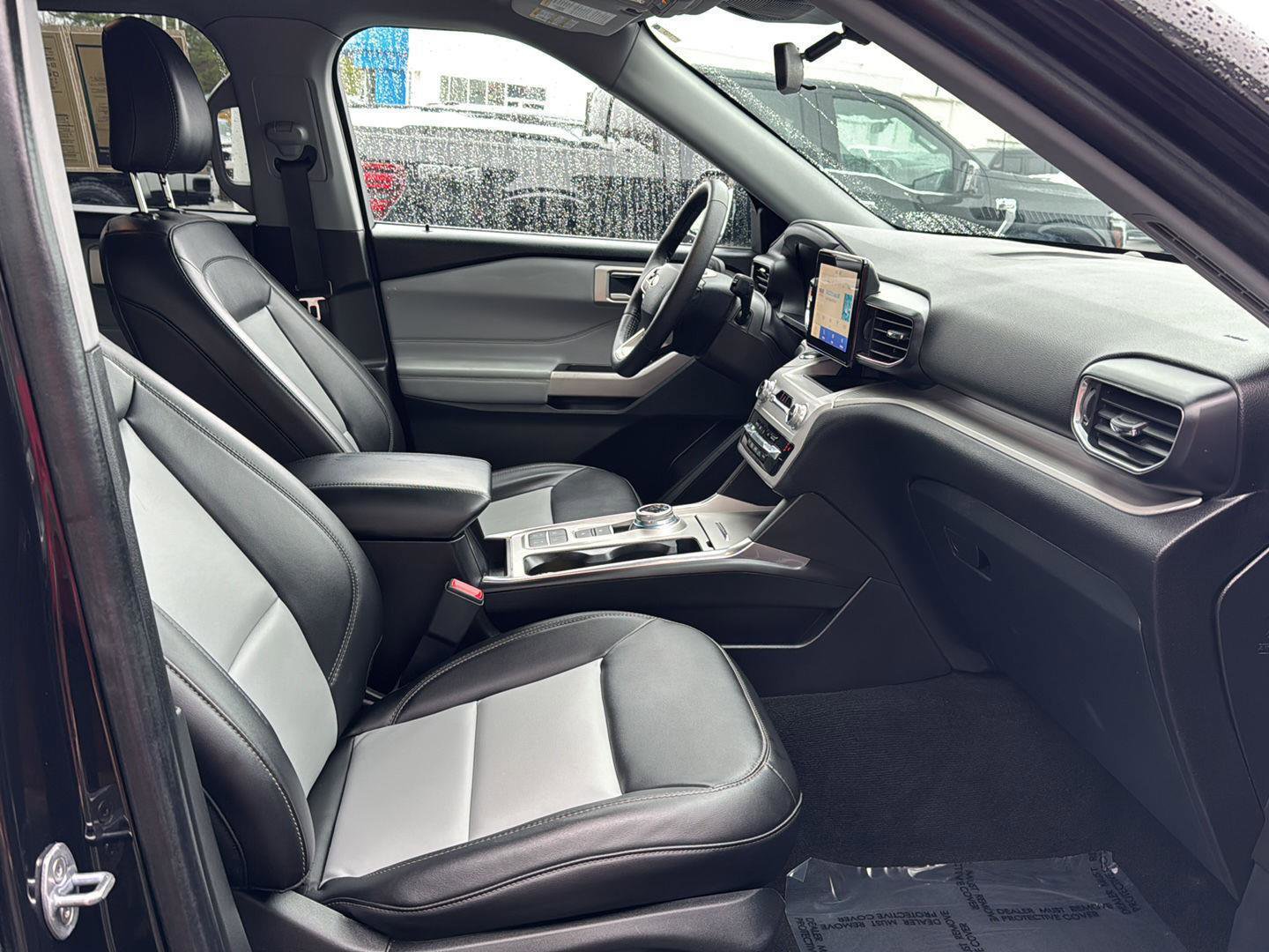 Certified 2024 Ford Explorer XLT w/ Equipment Group 202A image 10